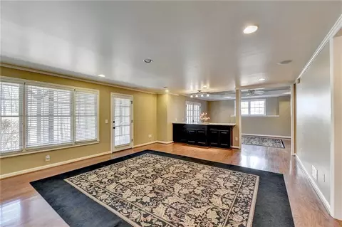 Living - 412 Colonsay Ct, Duluth, GA 30097 photo 20 of 22