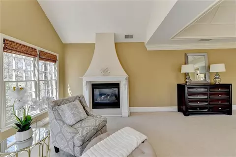 Living - 412 Colonsay Ct, Duluth, GA 30097 photo 19 of 22