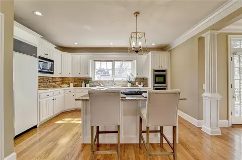 Kitchen - 412 Colonsay Ct, Duluth, GA 30097 photo 6 of 10