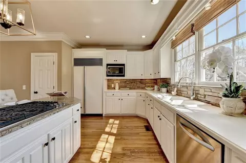 Kitchen - 412 Colonsay Ct, Duluth, GA 30097 photo 7 of 10