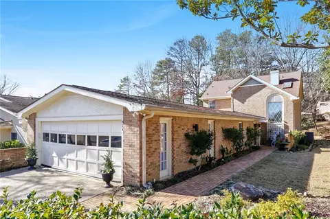4301 Village Oaks Ln, Dunwoody, GA 30338