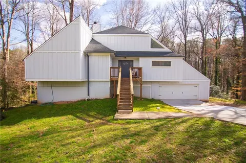 2982 Duke Of Windsor St, East Point, GA 30344