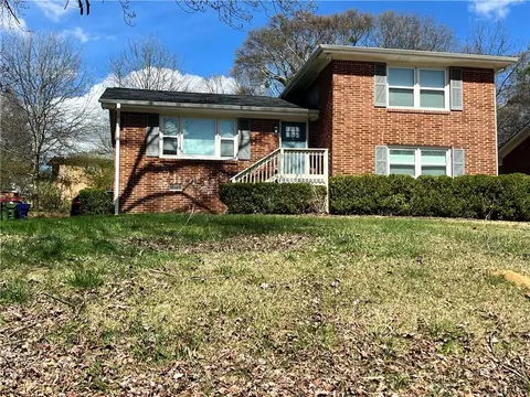 2717 Lincoln Ct NW, Atlanta, GA 30318