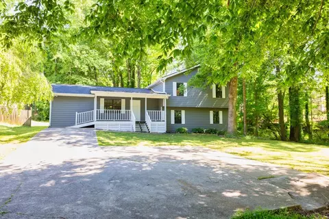 4224 Friar Tuck Ln, Buford, GA 30519