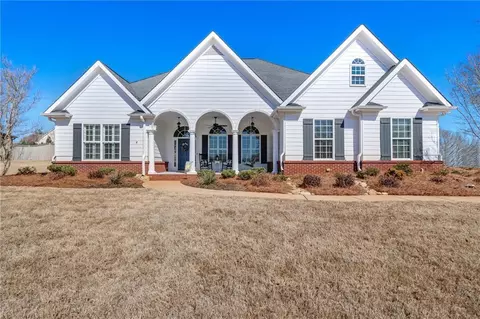 541 Durham Dr, Hoschton, GA 30548