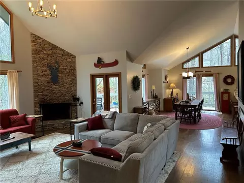 Living - 358 Wake Robin Dr, Jasper, GA 30143 photo 2 of 4