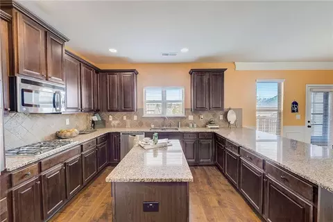 Kitchen - 623 Besra Dr, Grayson, GA 30017 photo 5 of 11