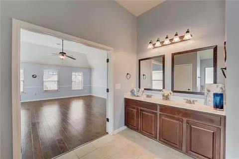 Bath - 623 Besra Dr, Grayson, GA 30017 photo 7 of 13