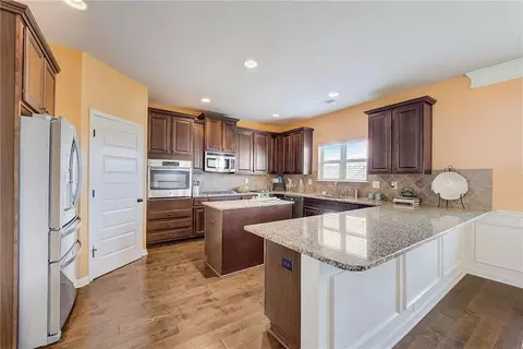 Kitchen - 623 Besra Dr, Grayson, GA 30017 photo 2 of 11