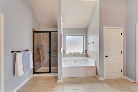 Bath - 623 Besra Dr, Grayson, GA 30017 photo 8 of 13