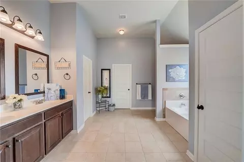 Bath - 623 Besra Dr, Grayson, GA 30017 photo 6 of 13