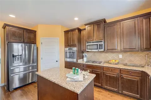 Kitchen - 623 Besra Dr, Grayson, GA 30017 photo 3 of 11