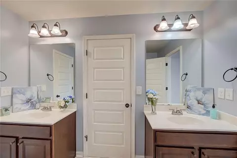 Bath - 623 Besra Dr, Grayson, GA 30017 photo 4 of 13