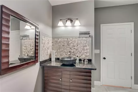 Bath - 623 Besra Dr, Grayson, GA 30017 photo 12 of 13