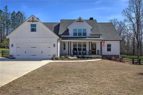 10 Blandwood Dr, Cartersville, GA 30120