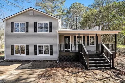 2808 Cherokee Cv, Stone Mountain, GA 30087