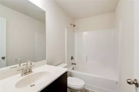 Bath - 821 Albright Ln, Hampton, GA 30228 photo 5 of 5