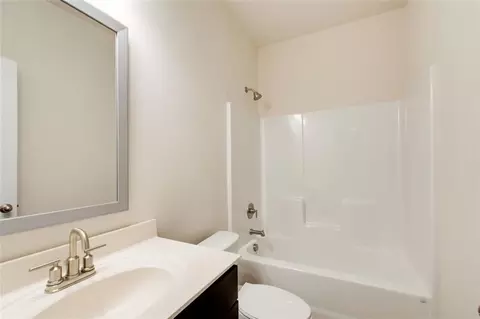 Bath - 821 Albright Ln, Hampton, GA 30228 photo 1 of 5