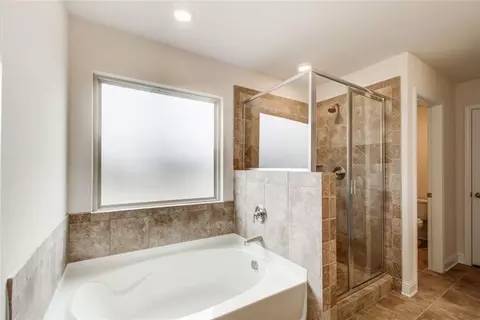 Bath - 821 Albright Ln, Hampton, GA 30228 photo 3 of 5