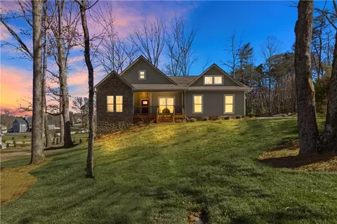 58 Towering Oaks Dr, Cleveland, GA 30528