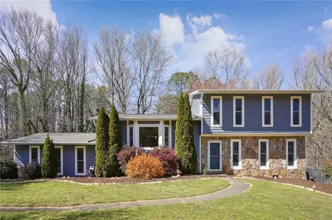 210 E Creek Cir, Roswell, GA 30076