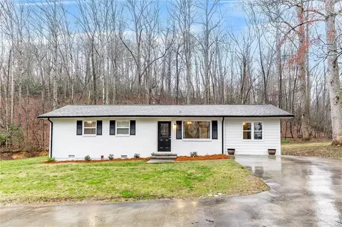 28 Carpenter Ln, Dahlonega, GA 30533