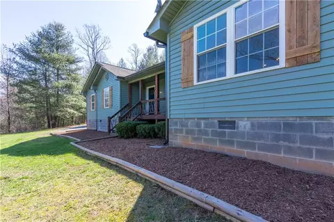 5 Pine Tree Dr, Blue Ridge, GA 30513