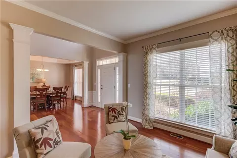 5285 Harbury Ln, Suwanee, GA 30024 photo 8
