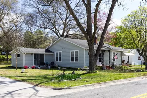 54 E Stephens St E, Winder, GA 30680 photo 4