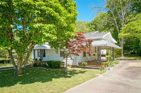 54 E Stephens St E, Winder, GA 30680