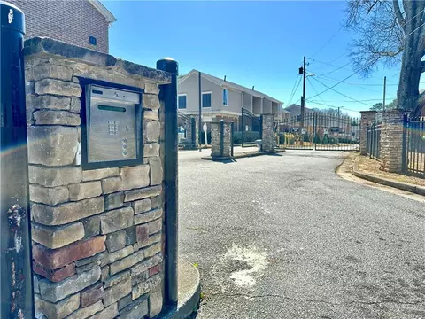 View/Area - 3301 Henderson Mill Rd #D6, Chamblee, GA 30341 photo 1 of 2