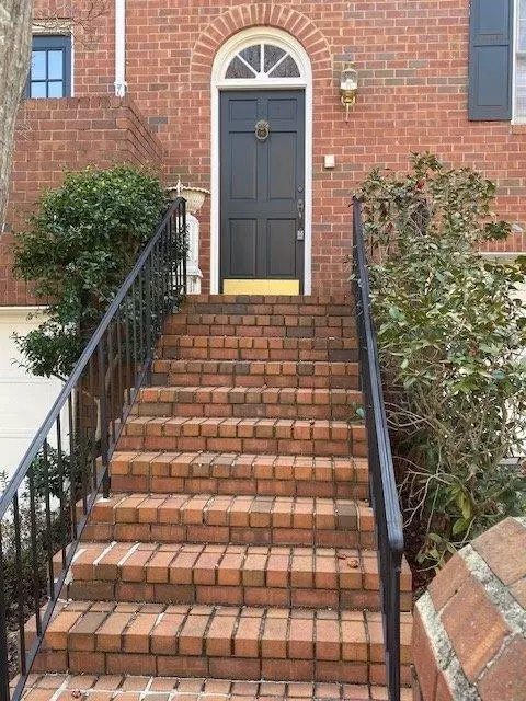 527 Jefferson Cir, Sandy Springs, GA 30328