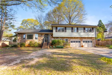 360 Meadowood Dr, Roswell, GA 30075