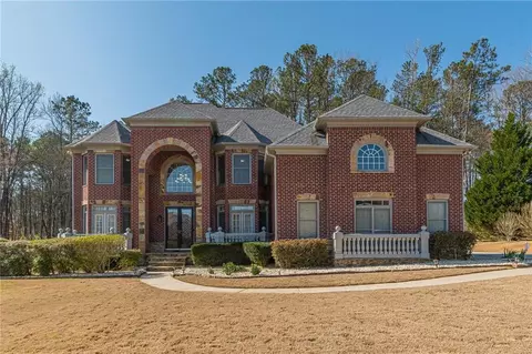 5005 Guilford Forest Dr SW, Atlanta, GA 30331