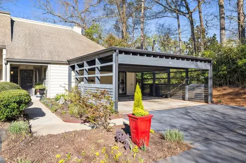 33 Forrest Pl, Sandy Springs, GA 30328
