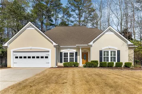 2820 Ivey Oaks Ln, Roswell, GA 30076