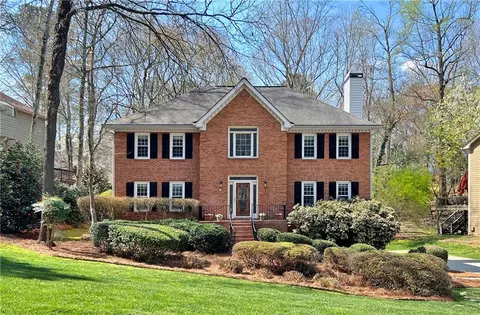 10560 Roxburgh Ln, Roswell, GA 30076