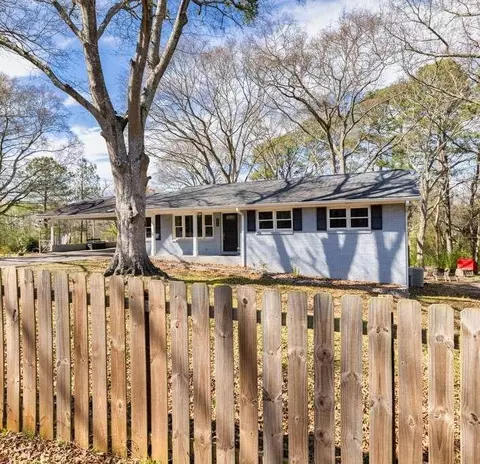 230 Bell Ave, Hoschton, GA 30548