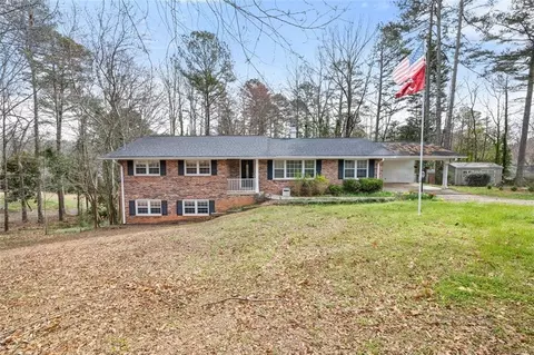 230 Pine Valley Dr, Toccoa, GA 30577