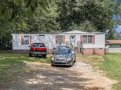 327 Pine Cir, Bowdon, GA 30108