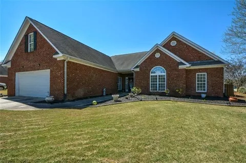 1001 Clover Leaf Dr, Mcdonough, GA 30252
