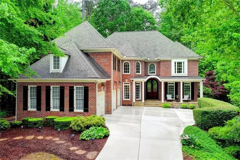 320 Oakhurst Leaf Dr, Alpharetta, GA 30004
