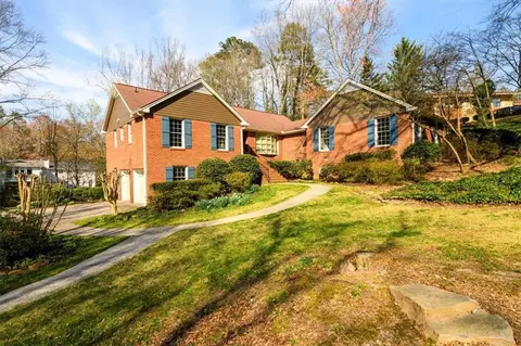 395 Hillendale Dr, Toccoa, GA 30577