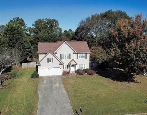 5610 Kennemore Dr, Alpharetta, GA 30004