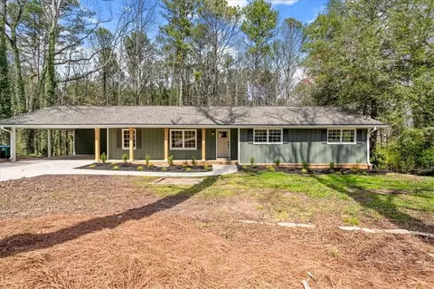 802 Pinecrest Cir SW, Lilburn, GA 30047
