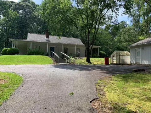 504 Geiger Rds, Jefferson, GA 30549