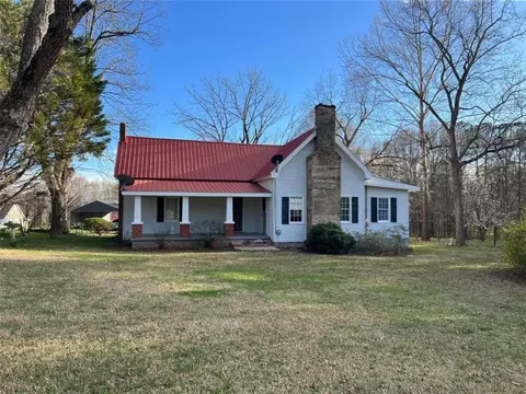 628 Blacks Creek Church Rd, Commerce, GA 30530