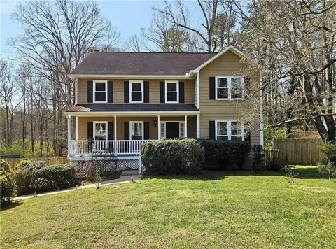 275 Carriage Station Cir, Roswell, GA 30075