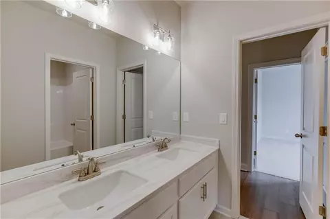 Bath - 2485 W Liddell Rd, Duluth, GA 30096 photo 2 of 6