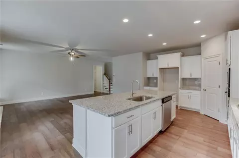 Kitchen - 2485 W Liddell Rd, Duluth, GA 30096 photo 4 of 9